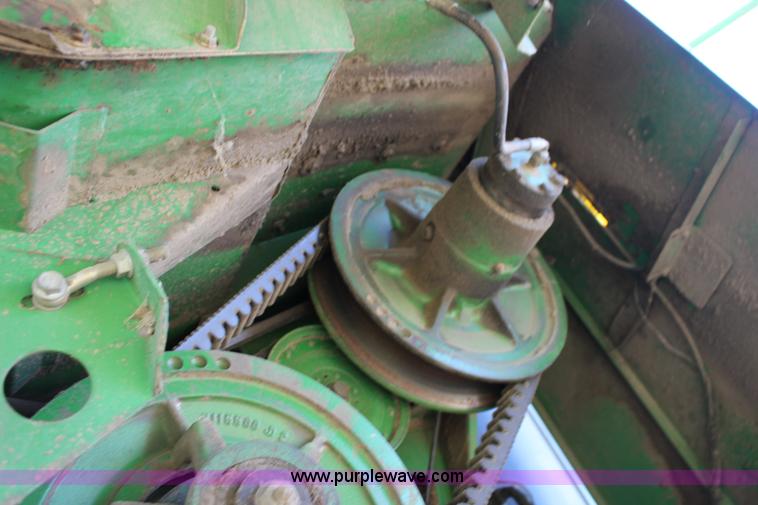 image for item K1067 1989 John Deere 9600 combine
