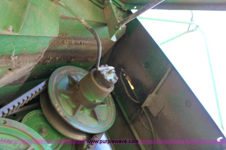 image for item K1067 1989 John Deere 9600 combine