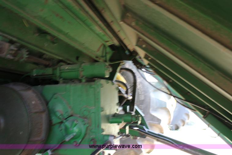 image for item K1067 1989 John Deere 9600 combine