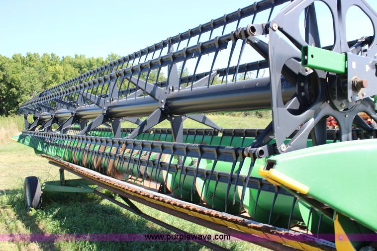 image for item K1068 2007 John Deere 625F flex head