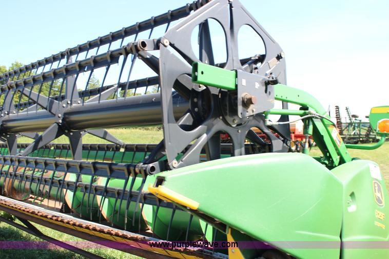 image for item K1068 2007 John Deere 625F flex head
