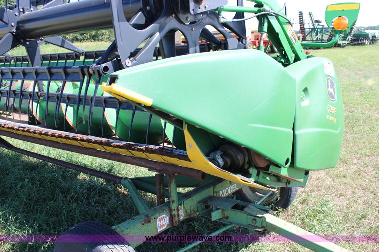 image for item K1068 2007 John Deere 625F flex head