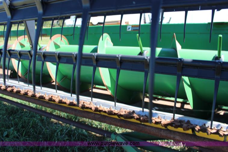 image for item K1068 2007 John Deere 625F flex head