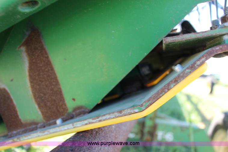 image for item K1068 2007 John Deere 625F flex head