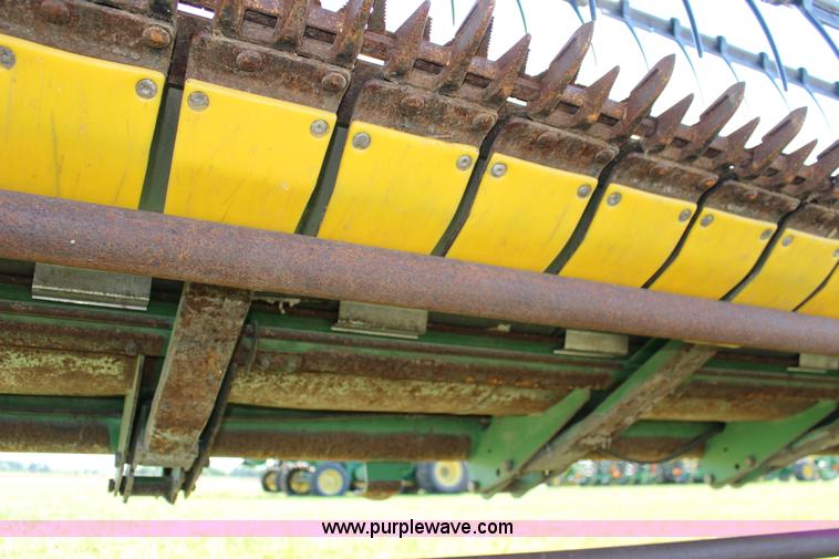 image for item K1068 2007 John Deere 625F flex head