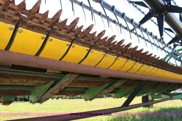 image for item K1068 2007 John Deere 625F flex head