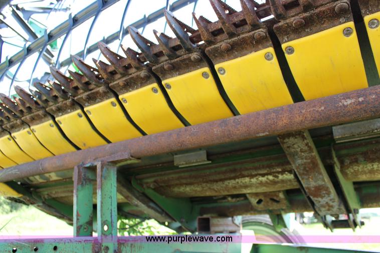 image for item K1068 2007 John Deere 625F flex head