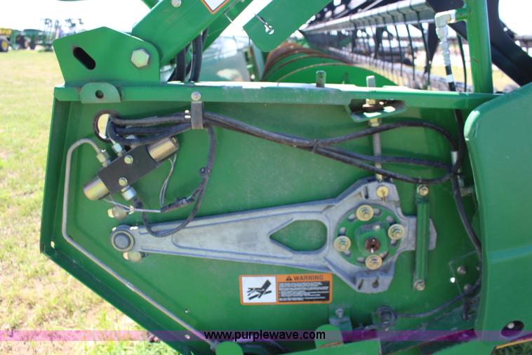 image for item K1068 2007 John Deere 625F flex head