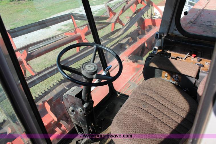 image for item K1077 1982 Massey-Ferguson 860 combine