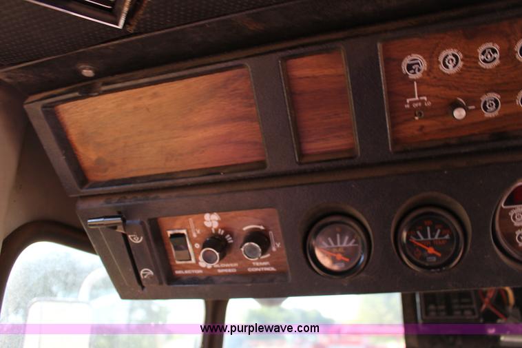 image for item K1077 1982 Massey-Ferguson 860 combine