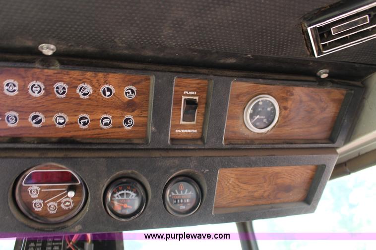 image for item K1077 1982 Massey-Ferguson 860 combine