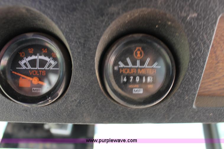 image for item K1077 1982 Massey-Ferguson 860 combine