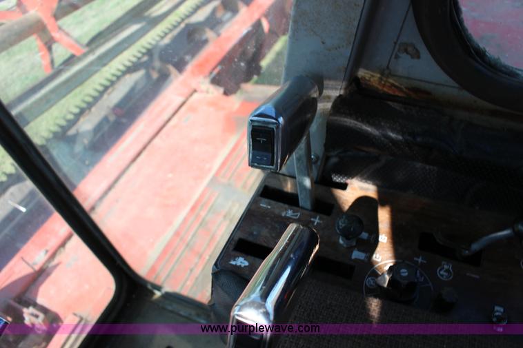 image for item K1077 1982 Massey-Ferguson 860 combine