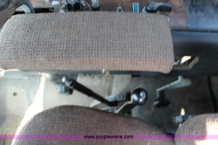 image for item K1077 1982 Massey-Ferguson 860 combine