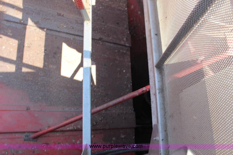 image for item K1077 1982 Massey-Ferguson 860 combine