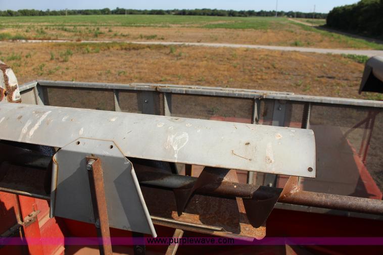 image for item K1077 1982 Massey-Ferguson 860 combine