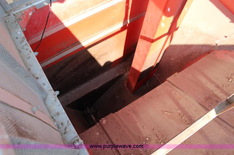 image for item K1077 1982 Massey-Ferguson 860 combine