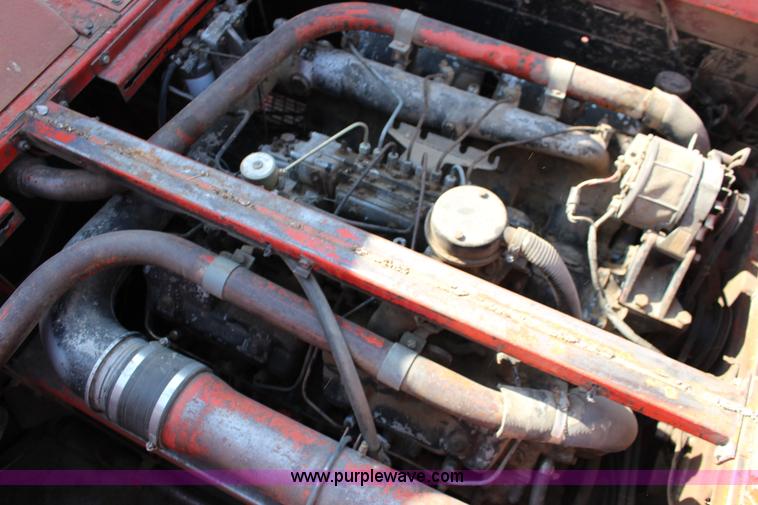 image for item K1077 1982 Massey-Ferguson 860 combine