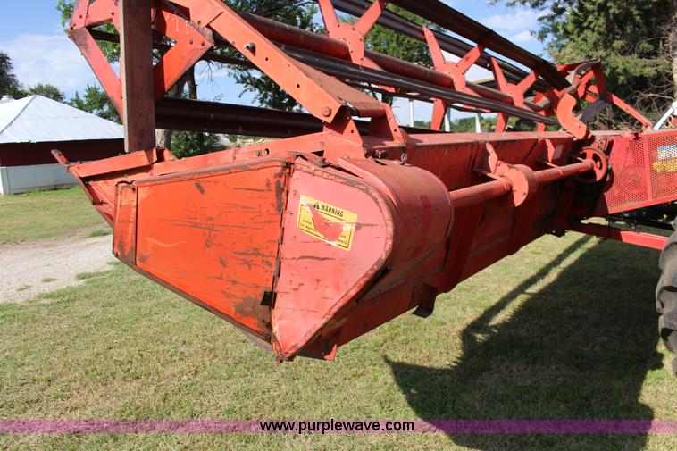 image for item K1077 1982 Massey-Ferguson 860 combine