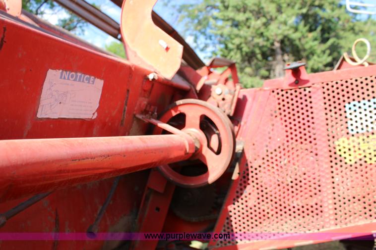 image for item K1077 1982 Massey-Ferguson 860 combine