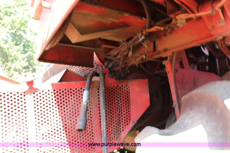 image for item K1077 1982 Massey-Ferguson 860 combine