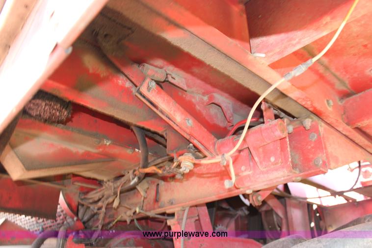 image for item K1077 1982 Massey-Ferguson 860 combine
