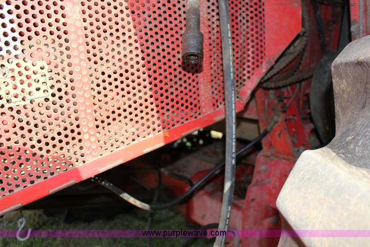 image for item K1077 1982 Massey-Ferguson 860 combine