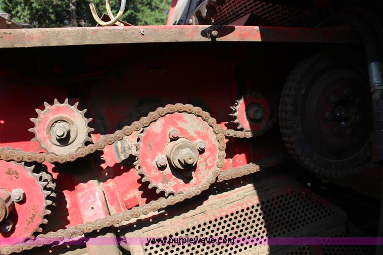 image for item K1077 1982 Massey-Ferguson 860 combine