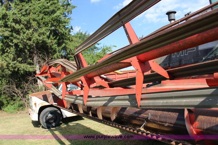 image for item K1077 1982 Massey-Ferguson 860 combine