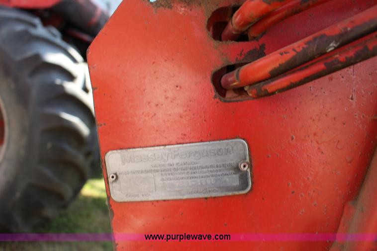 image for item K1077 1982 Massey-Ferguson 860 combine