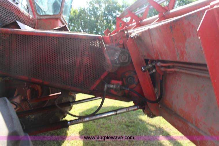 image for item K1077 1982 Massey-Ferguson 860 combine