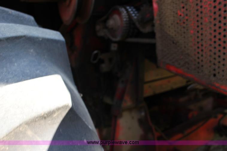 image for item K1077 1982 Massey-Ferguson 860 combine