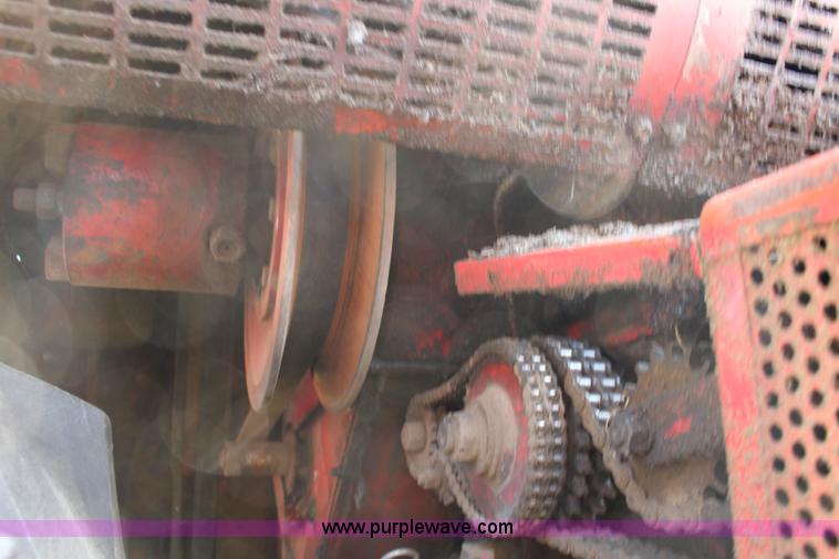 image for item K1077 1982 Massey-Ferguson 860 combine