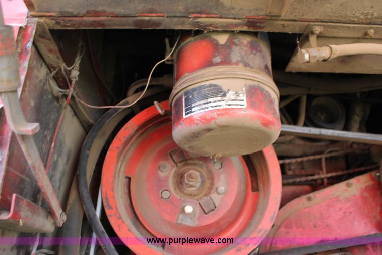 image for item K1077 1982 Massey-Ferguson 860 combine