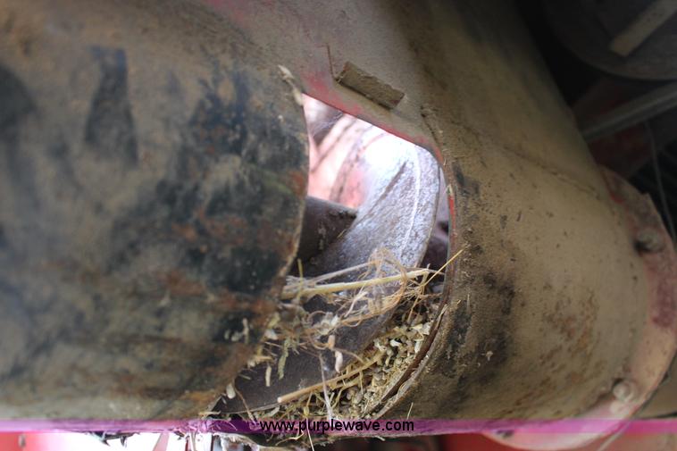 image for item K1077 1982 Massey-Ferguson 860 combine