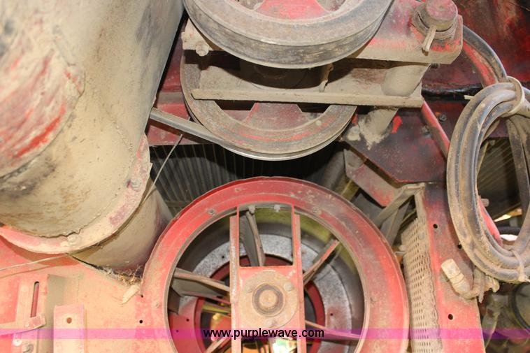 image for item K1077 1982 Massey-Ferguson 860 combine