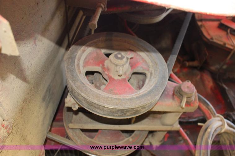 image for item K1077 1982 Massey-Ferguson 860 combine