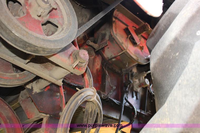 image for item K1077 1982 Massey-Ferguson 860 combine