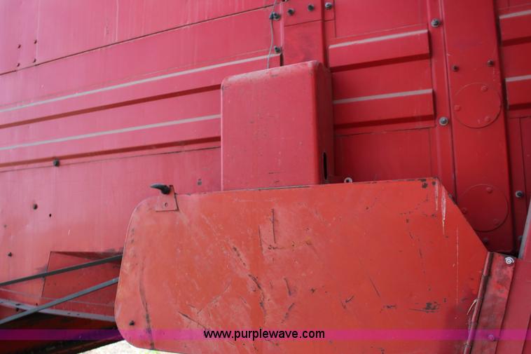 image for item K1077 1982 Massey-Ferguson 860 combine