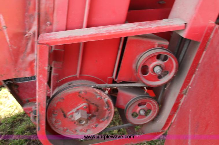 image for item K1077 1982 Massey-Ferguson 860 combine