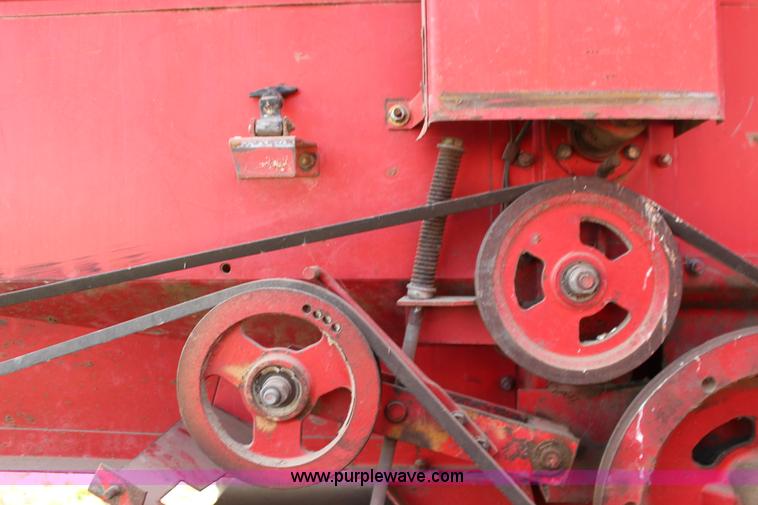 image for item K1077 1982 Massey-Ferguson 860 combine