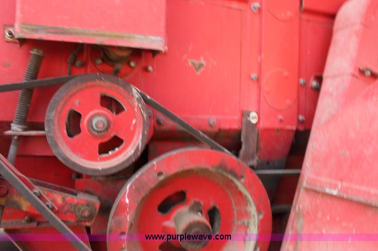 image for item K1077 1982 Massey-Ferguson 860 combine