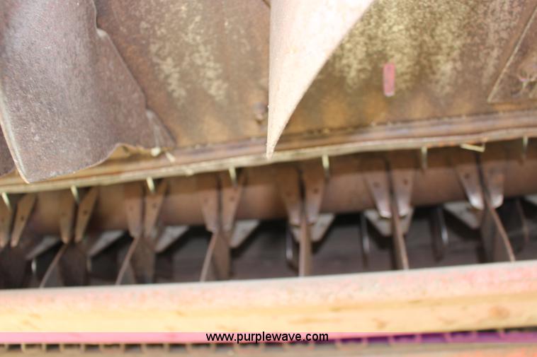 image for item K1077 1982 Massey-Ferguson 860 combine