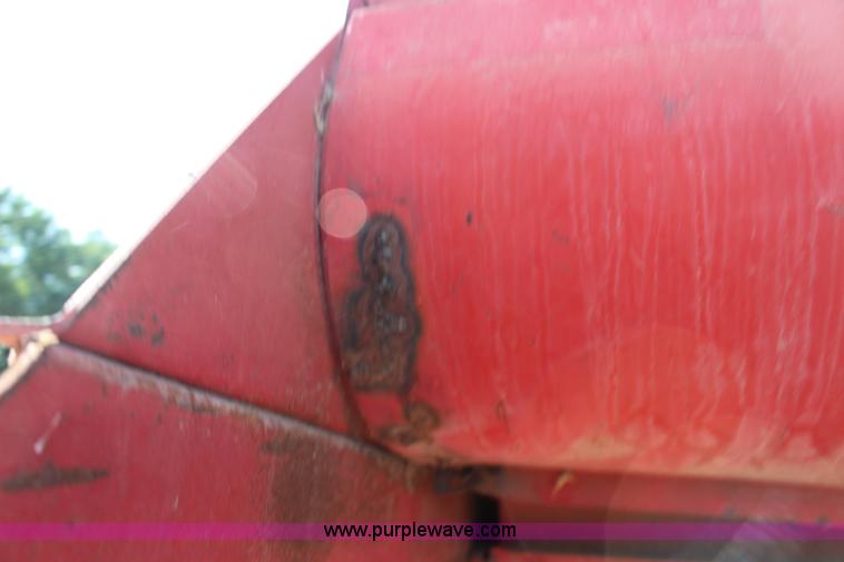 image for item K1077 1982 Massey-Ferguson 860 combine