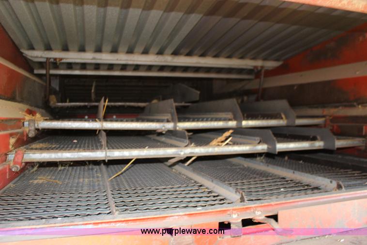 image for item K1077 1982 Massey-Ferguson 860 combine