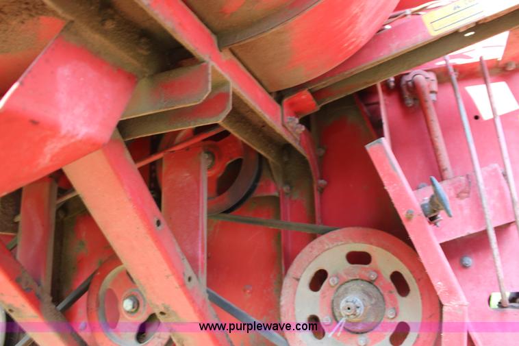 image for item K1077 1982 Massey-Ferguson 860 combine