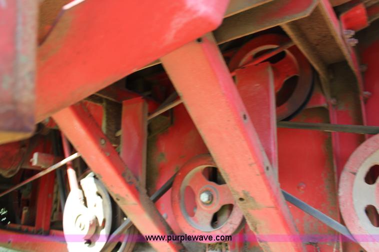 image for item K1077 1982 Massey-Ferguson 860 combine