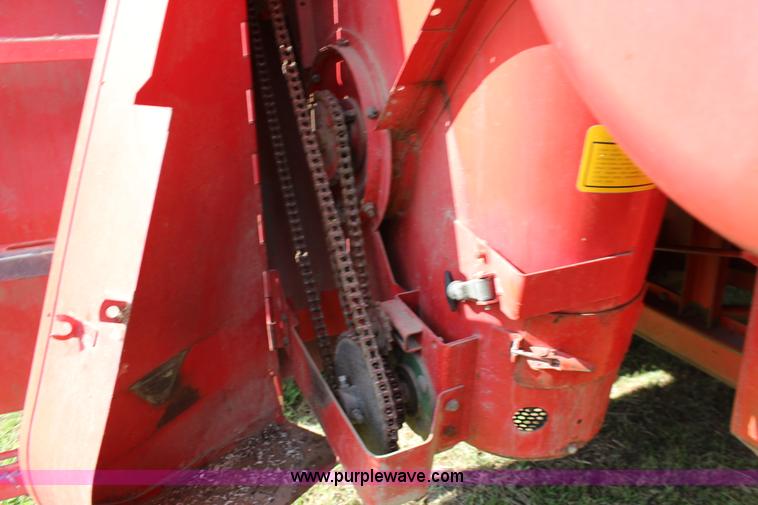 image for item K1077 1982 Massey-Ferguson 860 combine