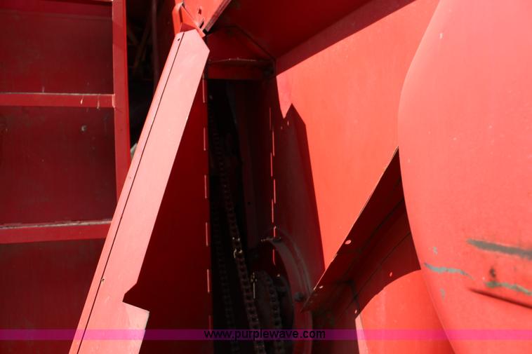 image for item K1077 1982 Massey-Ferguson 860 combine