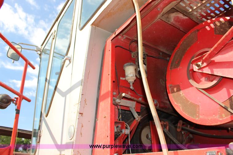 image for item K1077 1982 Massey-Ferguson 860 combine